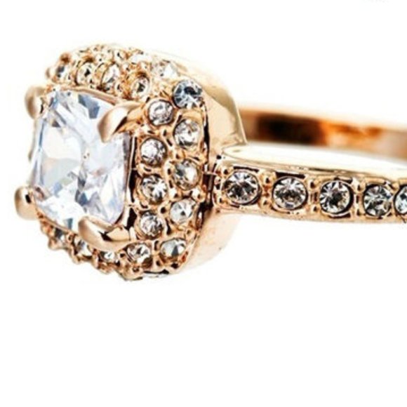 Stunning 18K Rose GP Swarovski Crystal Ring - Picture 5 of 8